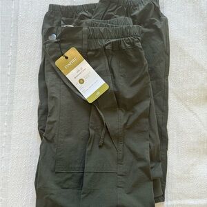 Cabi cargo pants - forest green - size small